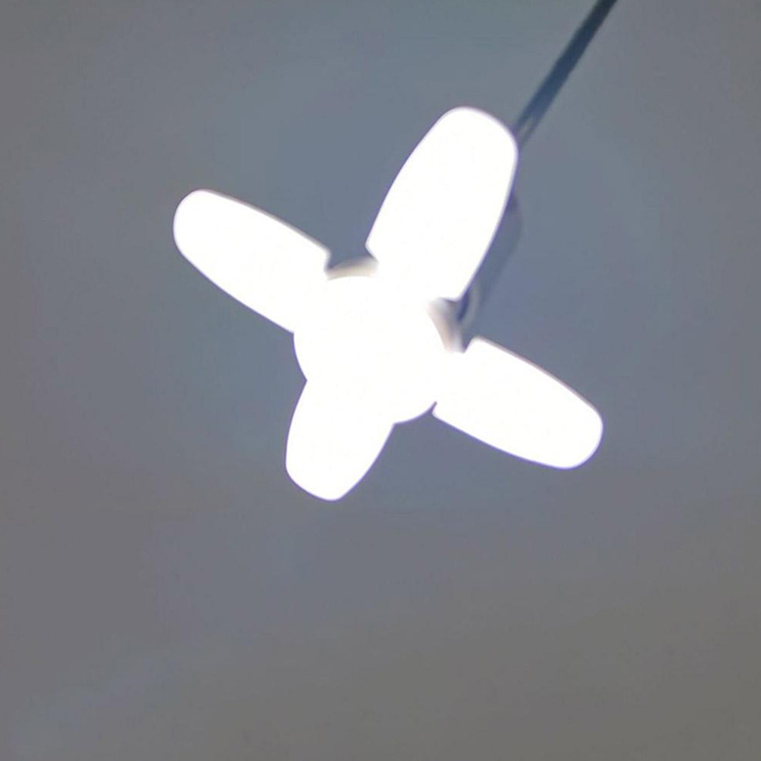 LED fan blade bulb with unfolded blades for ventilation